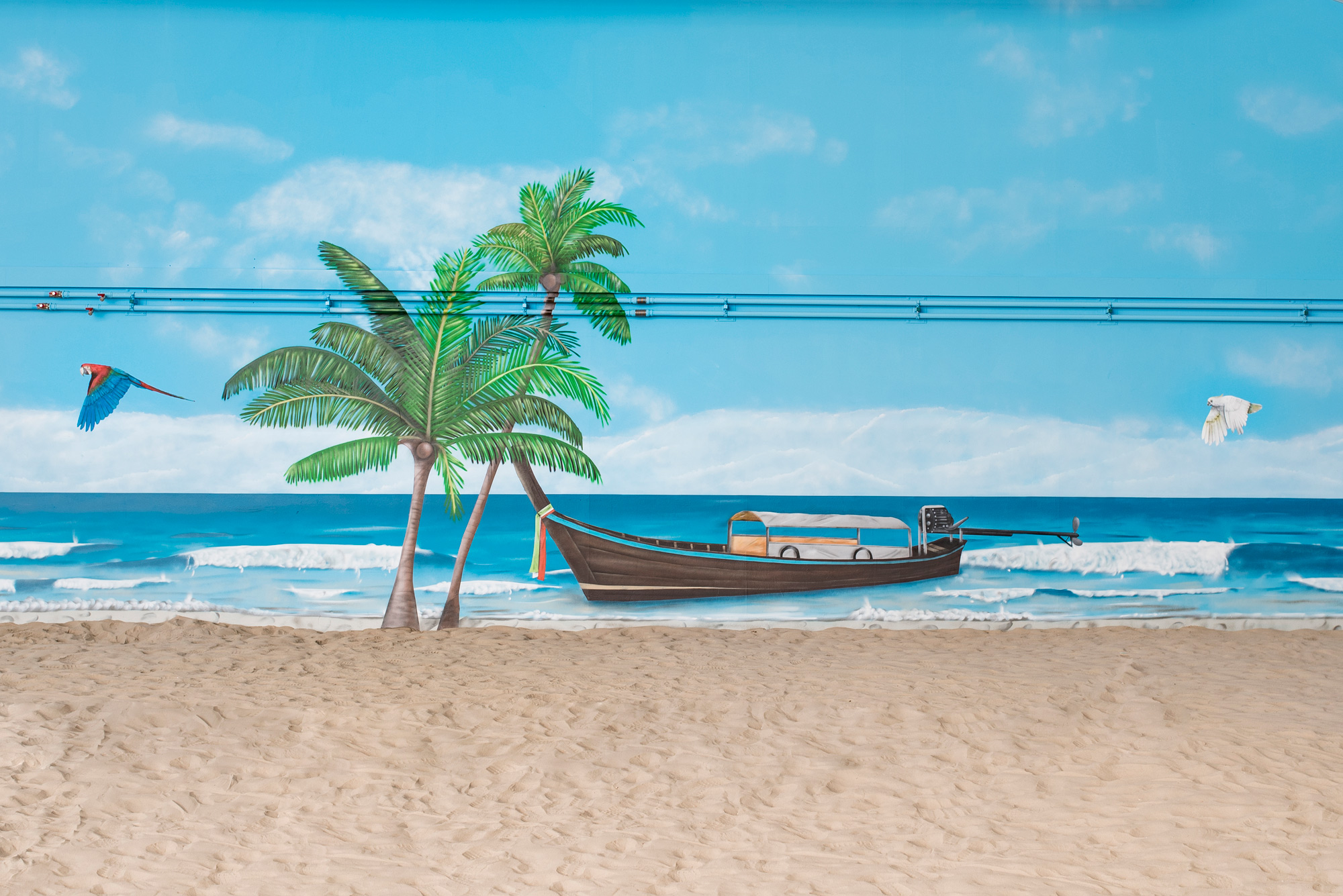 karibik graffiti in beachhalle  palmen strand und meer